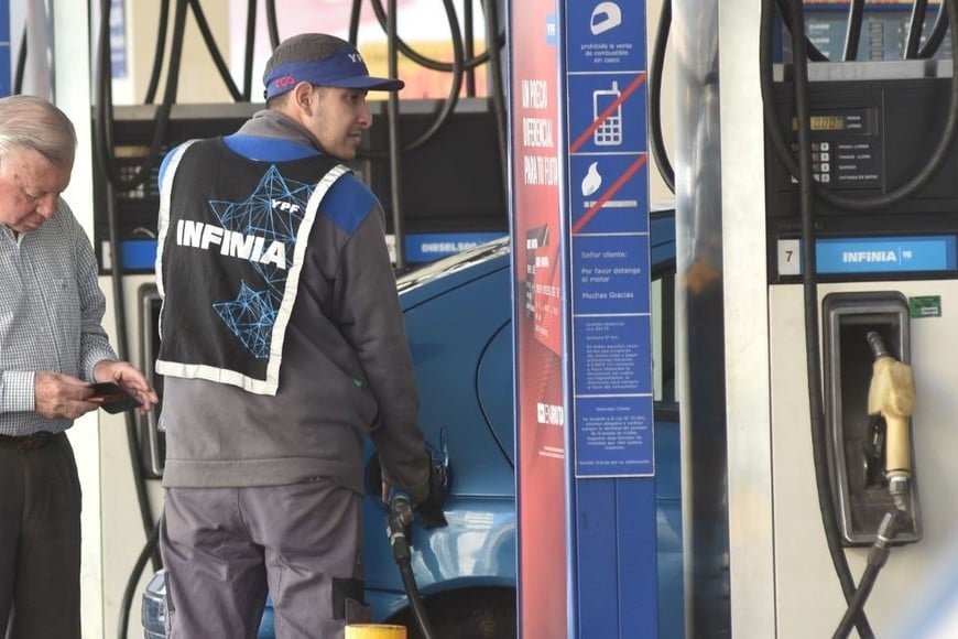 Prohibieron el uso del Código QR cerca de los surtidores de combustibles 
