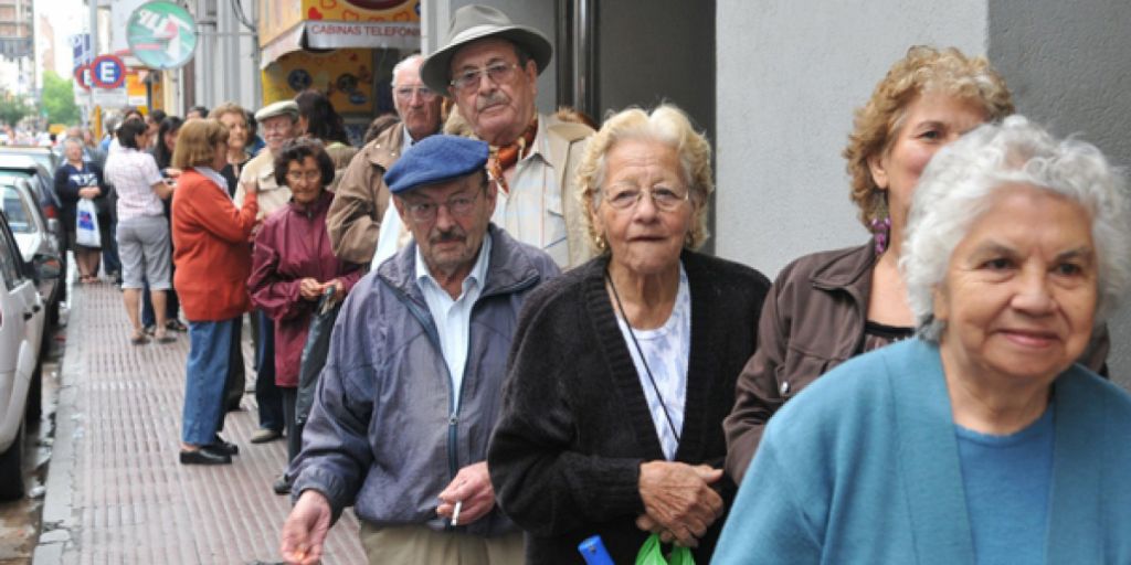 El Gobierno oficializó el aumento del 15,6% para los jubilados y pensionados: cuánto cobrarán