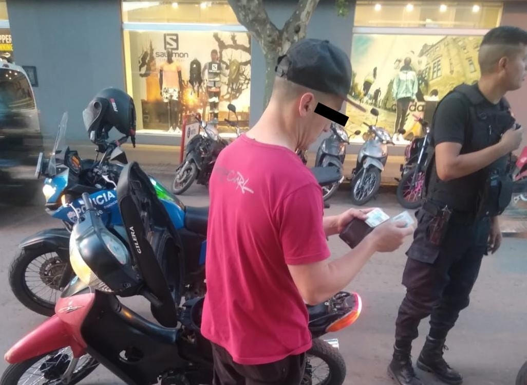 Prisión preventiva para el motociclista que se resistió a control municipal y amenazó a una inspectora de Tránsito