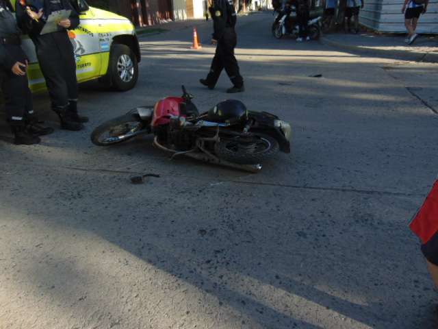 Venado Tuerto: mujer trasladada al Hospital tras choque entre dos motos  