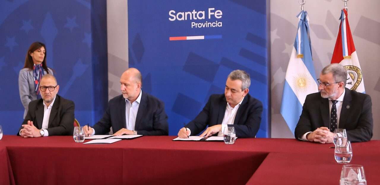 Perotti y Javkin firmaron un convenio para contar con tres Centros Operativos Policiales en Rosario