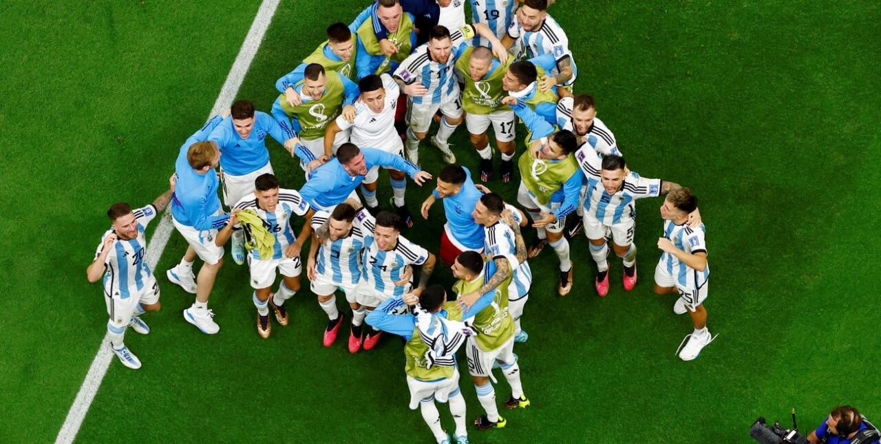Argentina ganó por penales un partido para el infarto y está entre los cuatro mejores