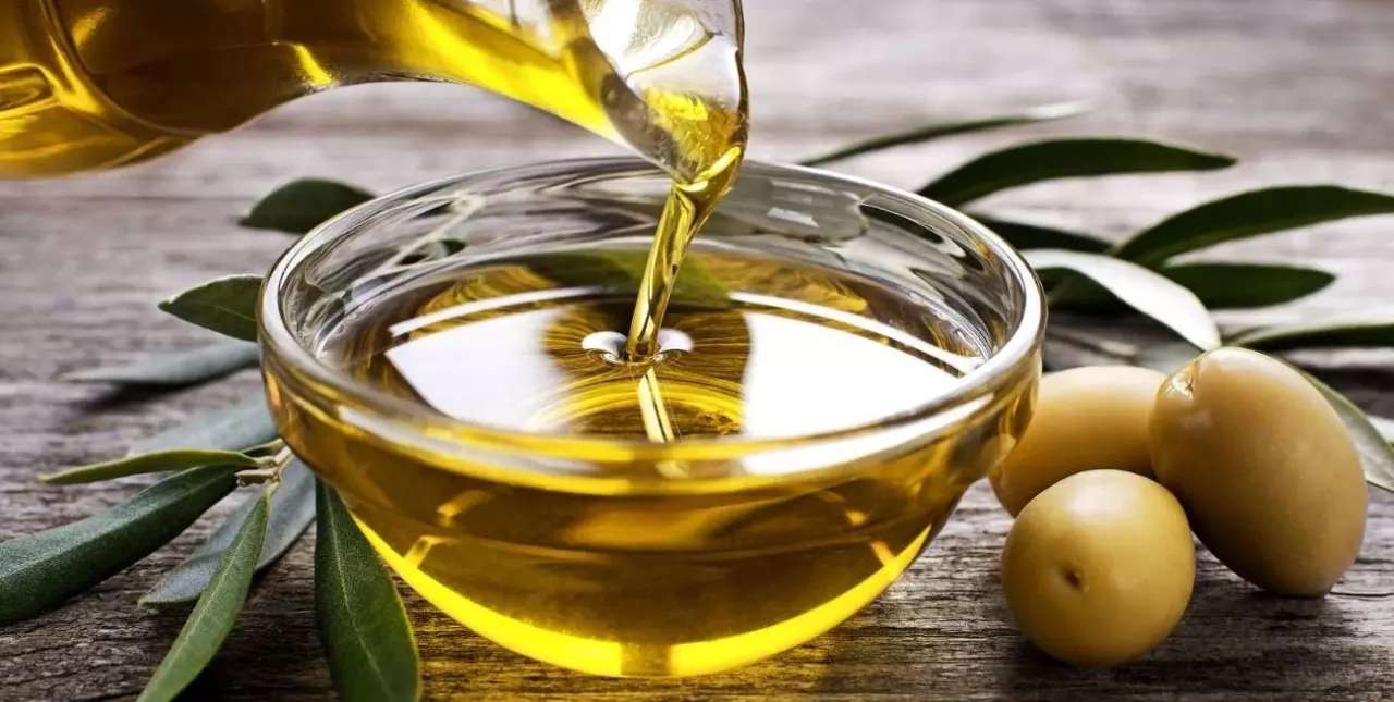 La Anmat prohibió la venta de dos marcas de aceite de oliva por distintas irregularidades