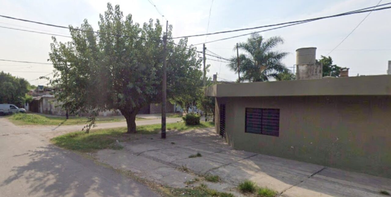 Rosario: asesinan a un joven en la puerta de su casa mientras arreglaba el auto