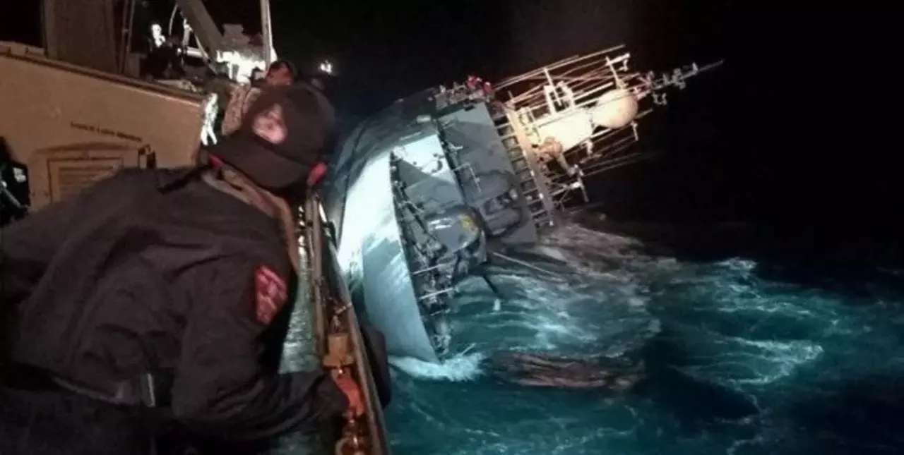 Impactantes imágenes del naufragio de un barco tailandés que dejó 31 desaparecidos