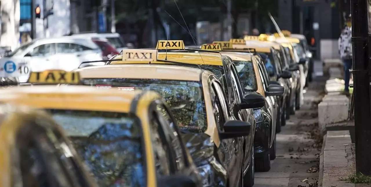 Vuelve a aumentar la tarifa de taxis en Rosario y llega a un 90% en lo que va del año