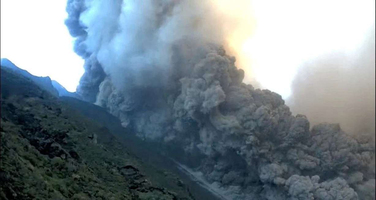 Video: el volcán Stromboli entró en actividad y provocó un pequeño tsunami en Sicilia