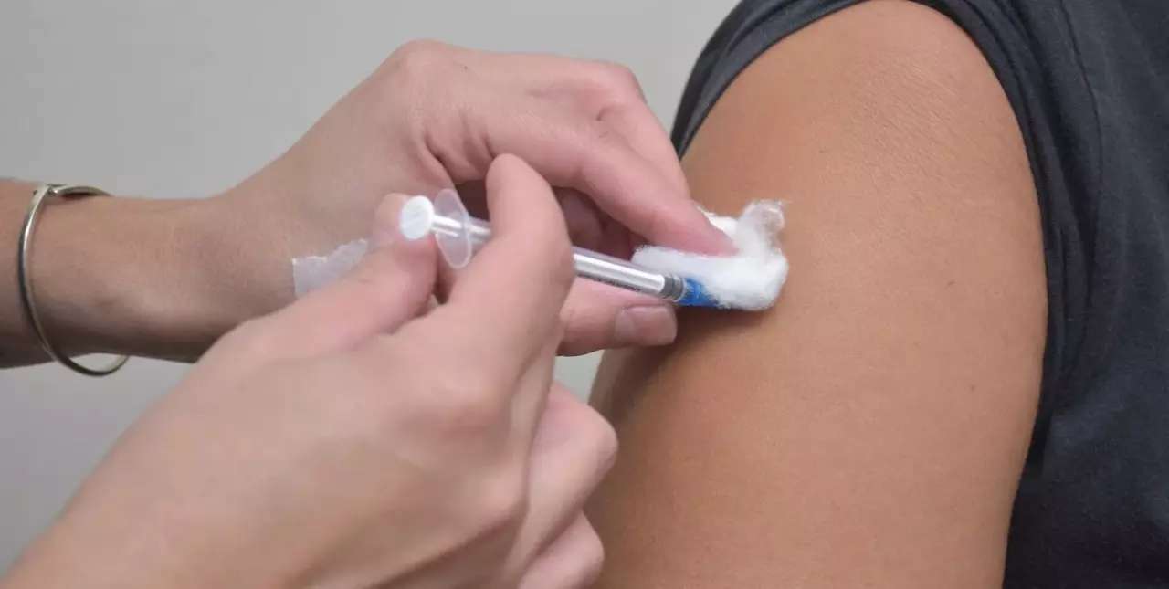 Comienza la vacunación contra el virus sincicial respiratorio en la Provincia