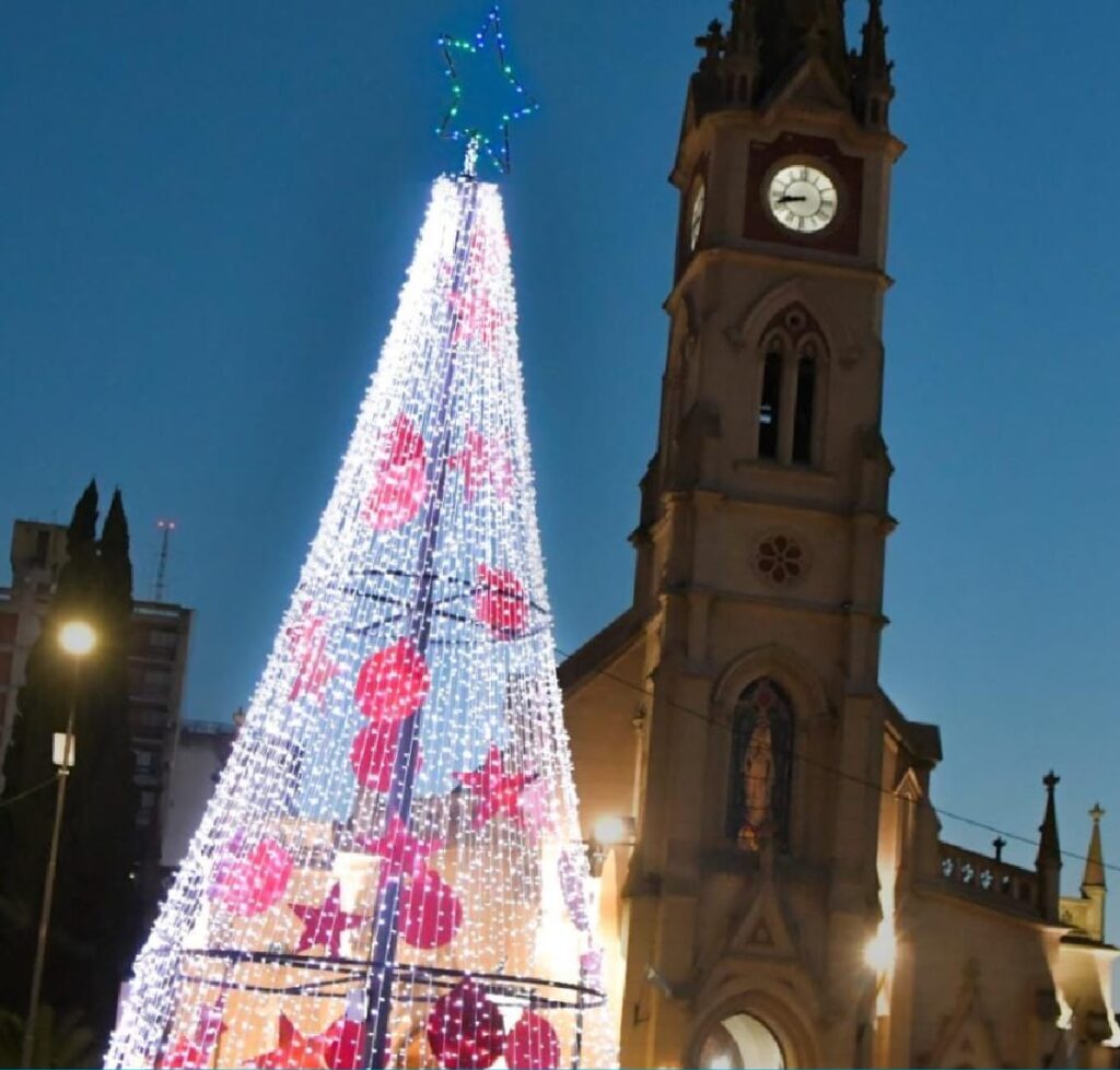 Este martes se encenderá el arbolito navideño en Plaza San Martín 