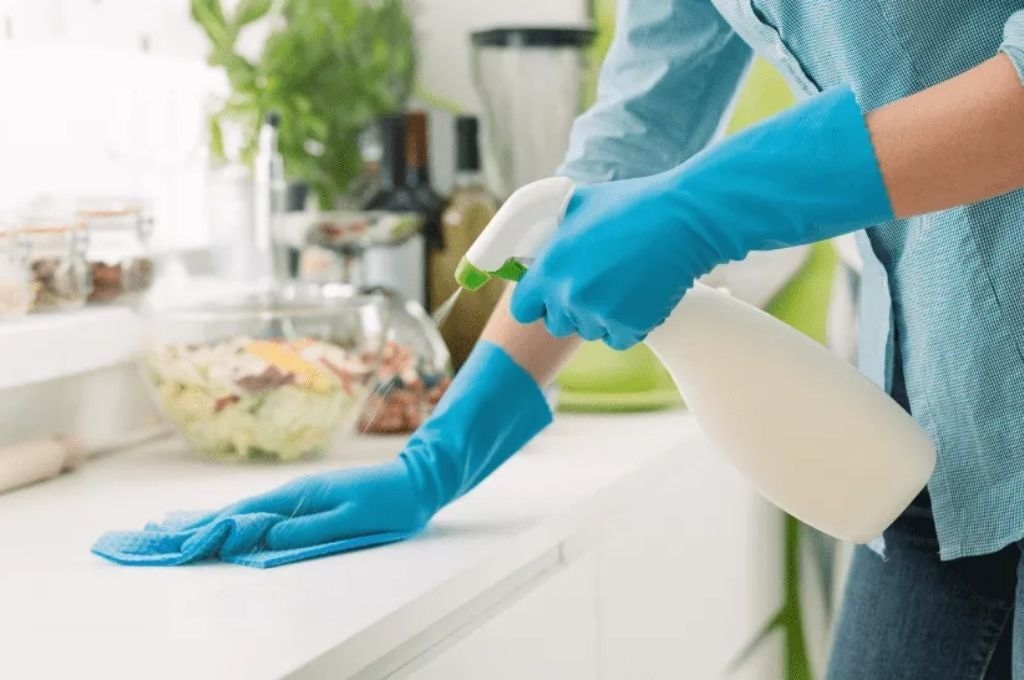 El aumento es de un 34% para trabajadores que realizan tareas vinculadas al servicio doméstico.