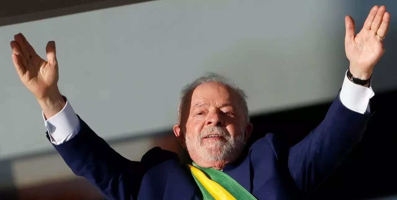 Brasil: Lula da Silva ya firmó trece decretos que modifican decisiones de Jair Bolsonaro