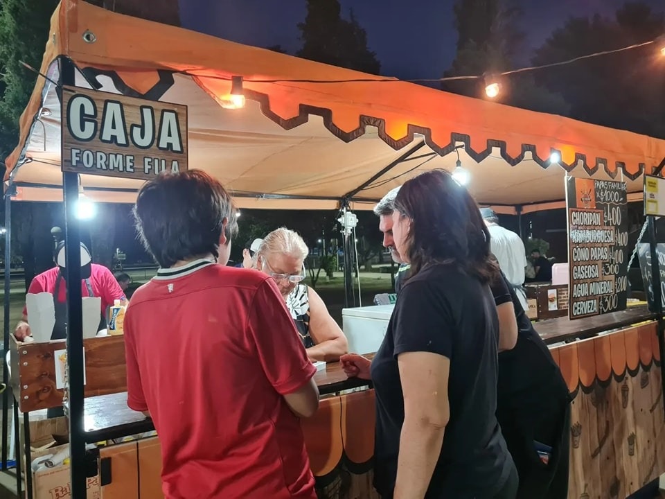 “Patio de comidas callejero”: innovador paseo gastronómico impulsado por el municipio