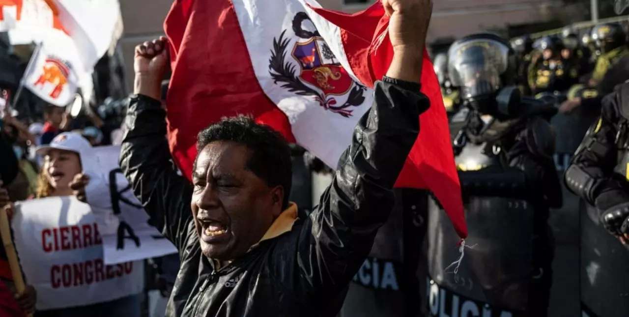 Cancellería aconsejó a los argentinos “viajar cuidadosamente” a Perú por su situación política