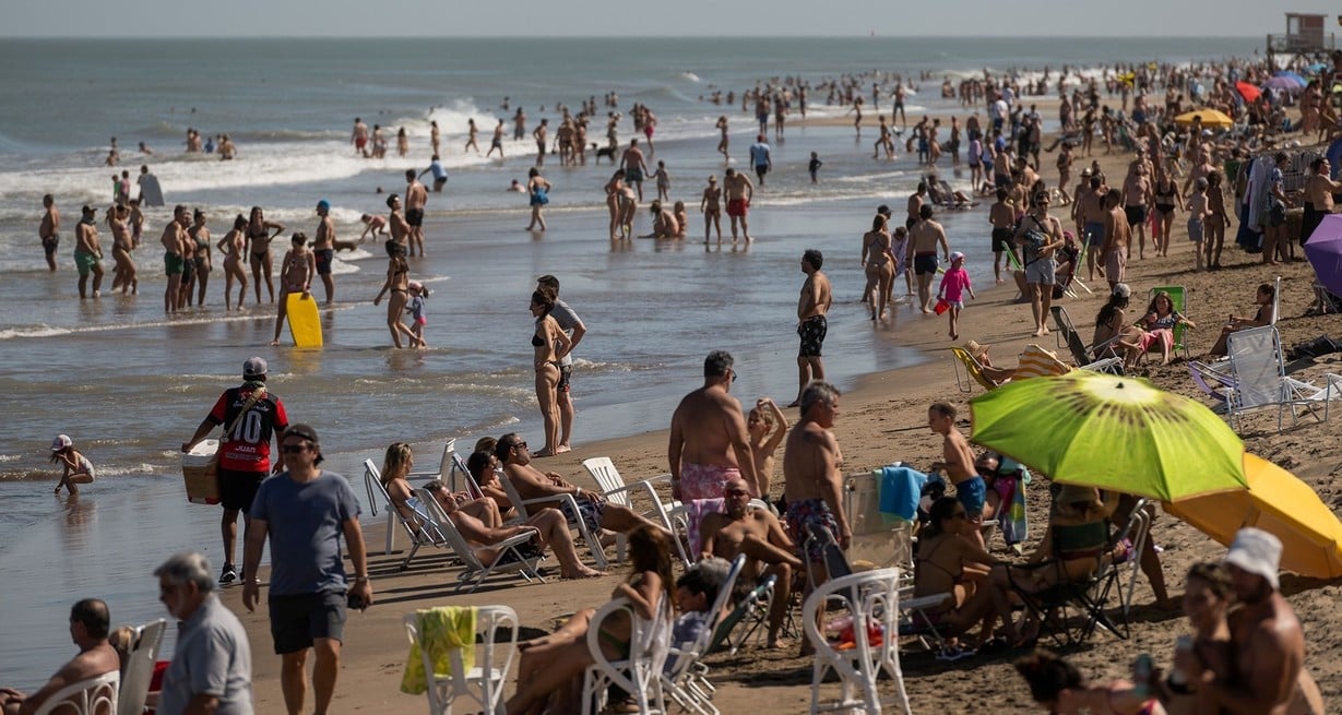 Pinamar: murió el turista rosarino que había sido “revolcado” por una ola