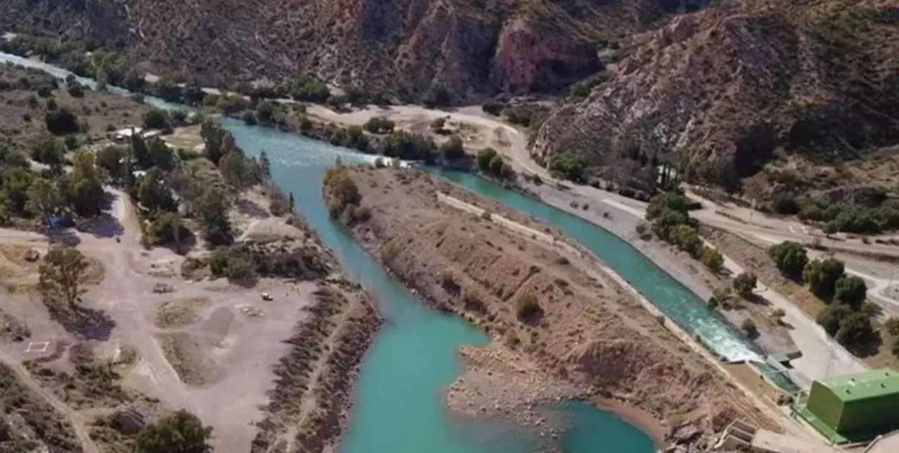 Mendoza: una turista murió ahogada tras caer al agua en el río Atuel