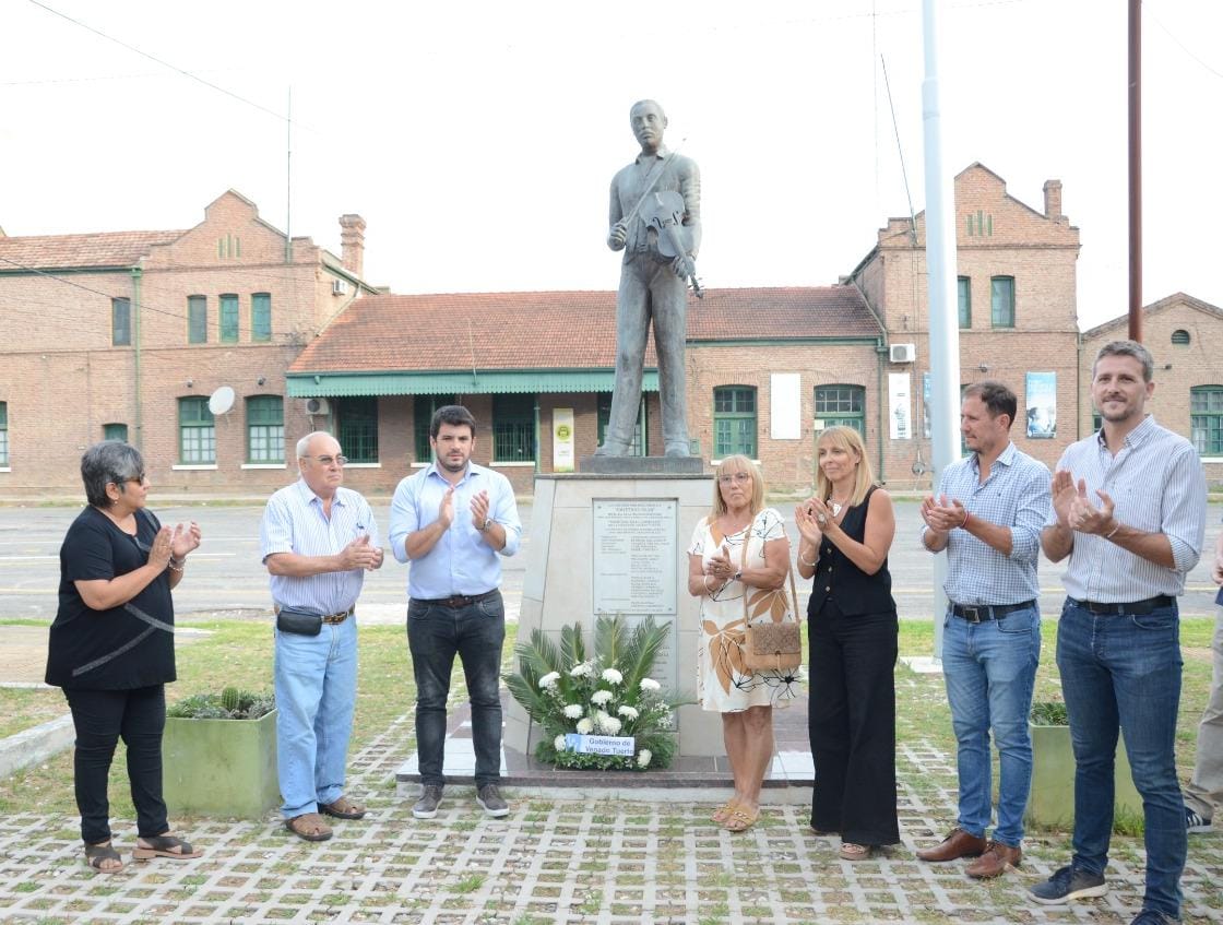 Homenaje a Cayetano Silva, el creador de la Marcha San Lorenzo