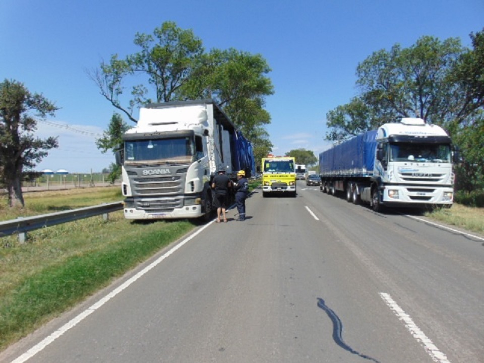 Venado Tuerto: roce entre camiones de carga sobre ruta 8