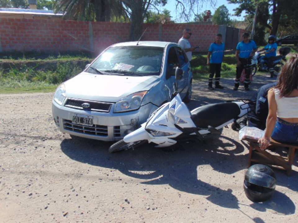 Venado Tuerto: accidente entre auto y moto dejó una mujer herida