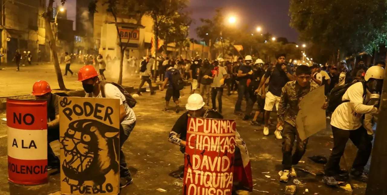 Tensión en Perú: nuevos choques entre policías y manifestantes en Lima