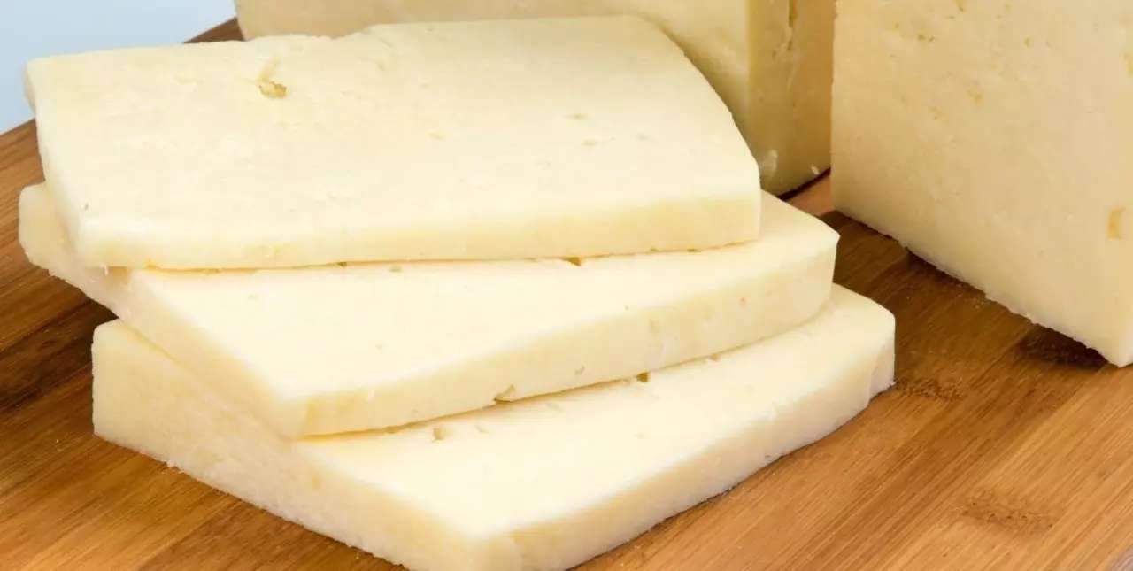Prohíben la venta de un queso cremoso por ser un riesgo para la salud