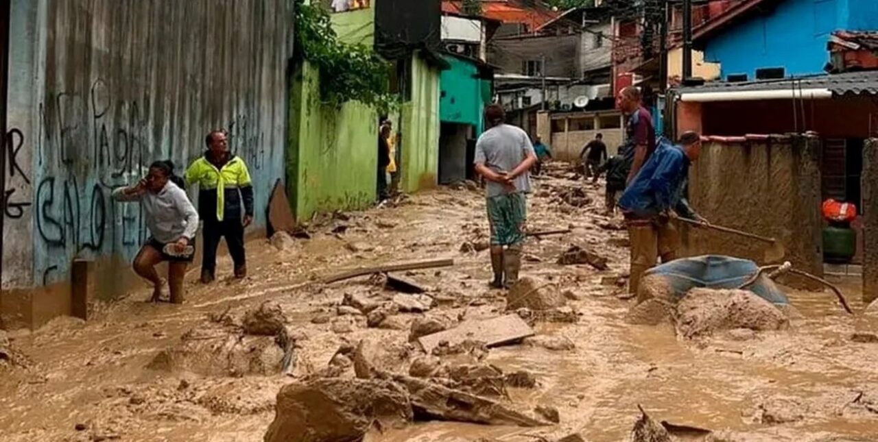 Aumenta a 36 la cifra de muertos por los derrumbes e inundaciones en Brasil