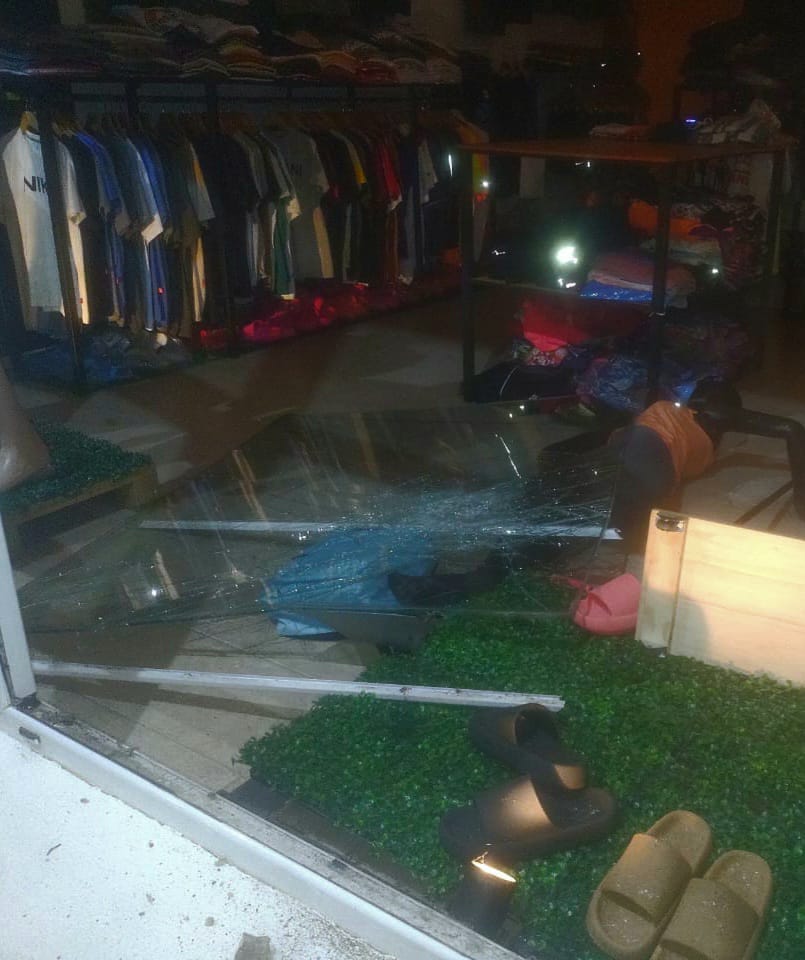 Rompen la vidriera de un local de ropa en Venado Tuerto