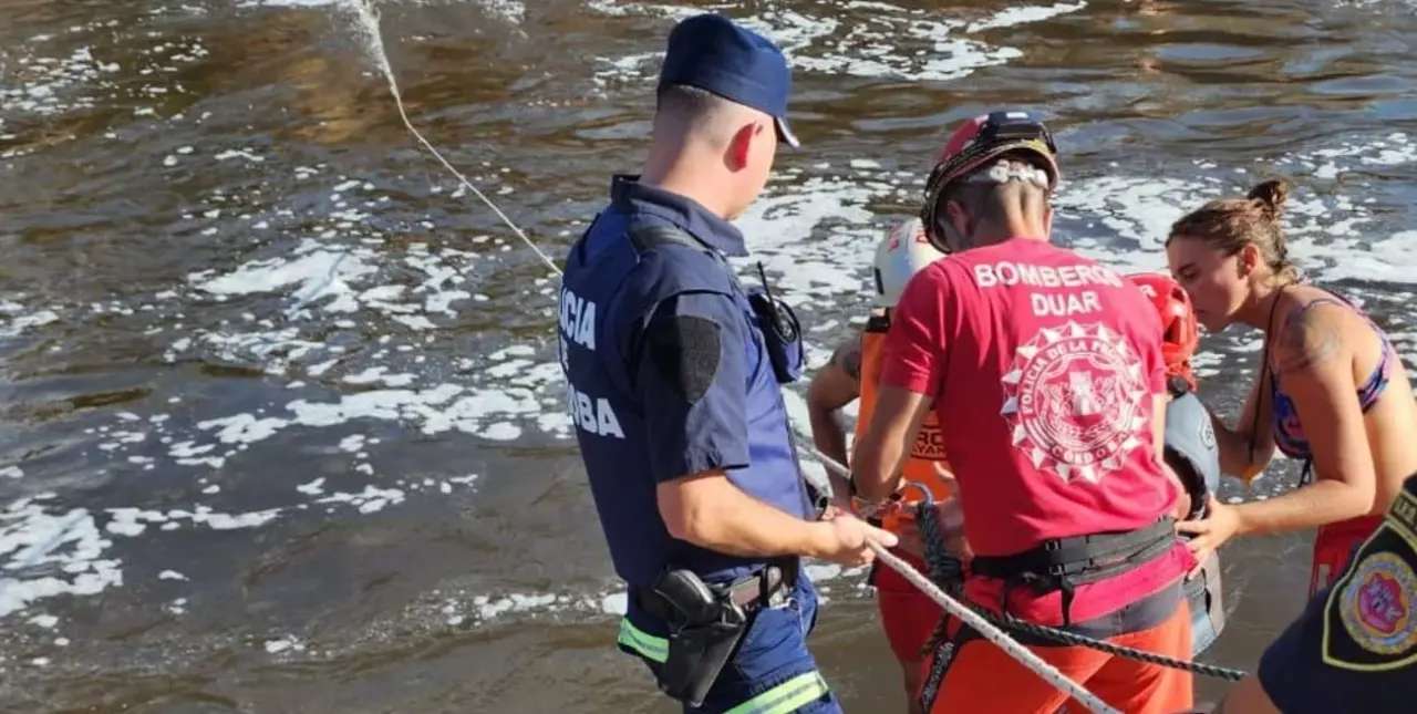 Unos 20 turistas debieron ser rescatados tras la crecida del río Mina Clavero