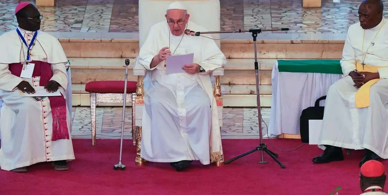 El Papa Francisco exhortó al clero de Sudán del Sur a “ensuciarse las manos” para ayudar