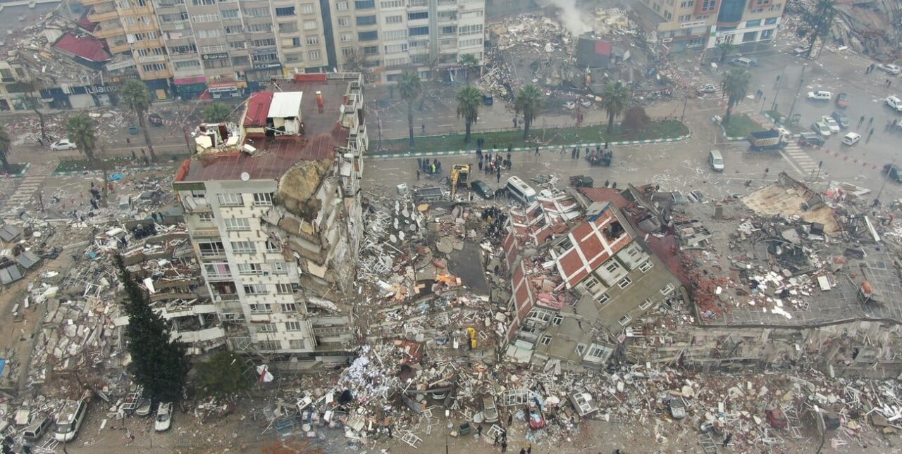 Otro sismo de 5,4 sacudió Turquía mientras continúan las tareas de rescate