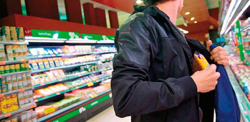 Tres menores de 14 años fueron detenidos por robar mercadería en un supermercado