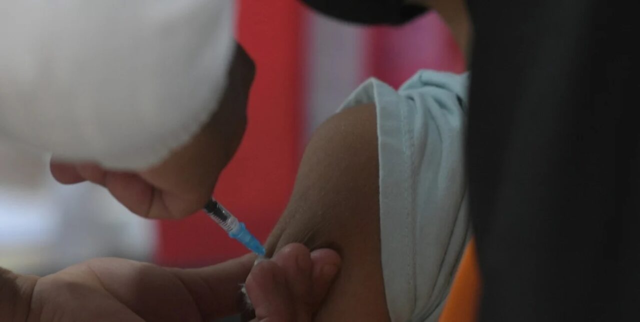 Pediatras de todo el país llaman a completar esquemas de vacunación de chicos y chicas