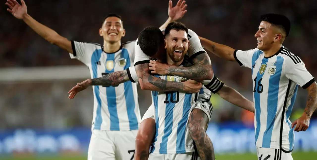 Con un golazo de Messi, Argentina venció 2 a 0 a Panamá en el estreno del título mundial