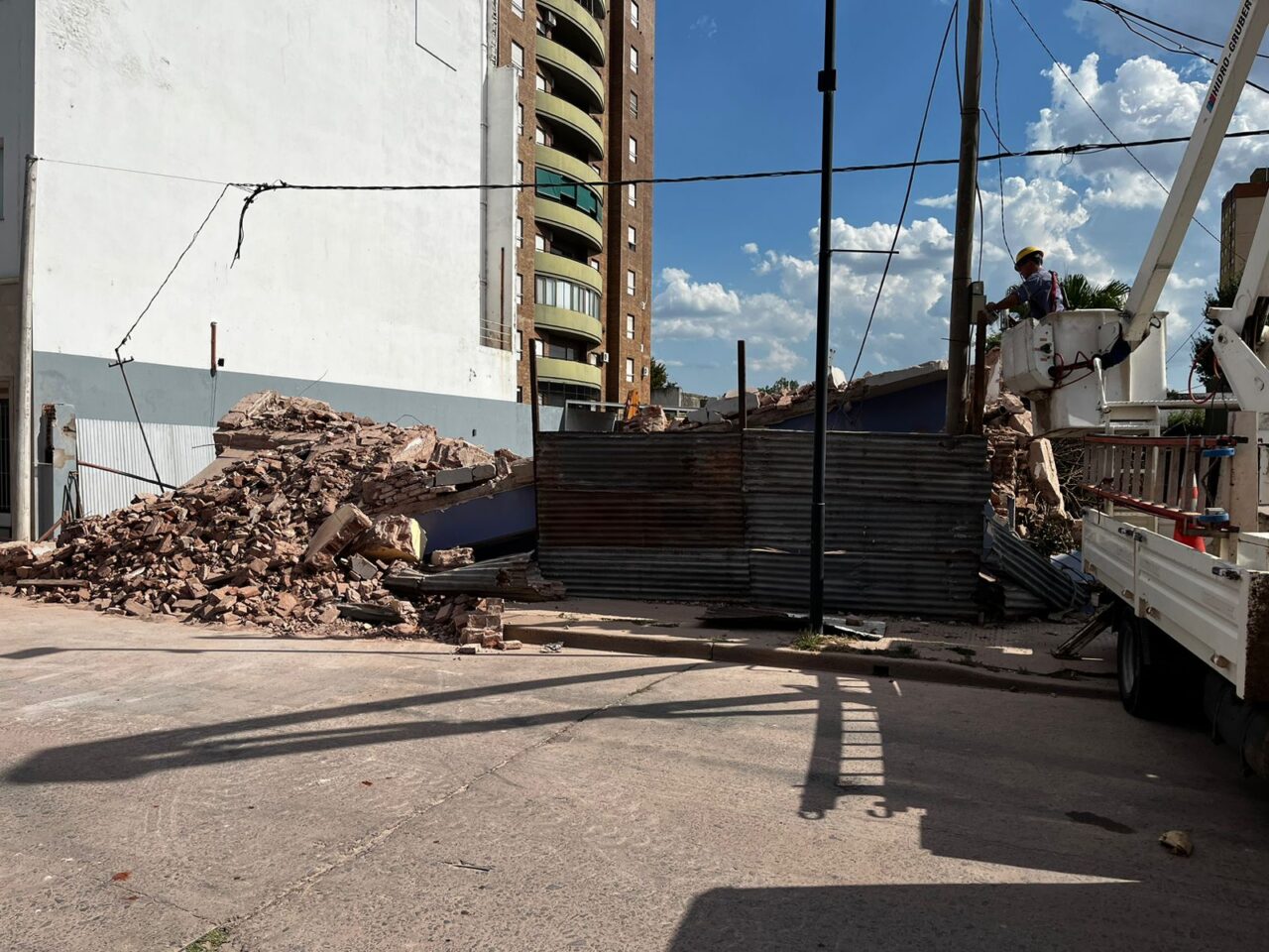 Video: derrumbe que pudo ser tragedia en calle Belgrano al 200