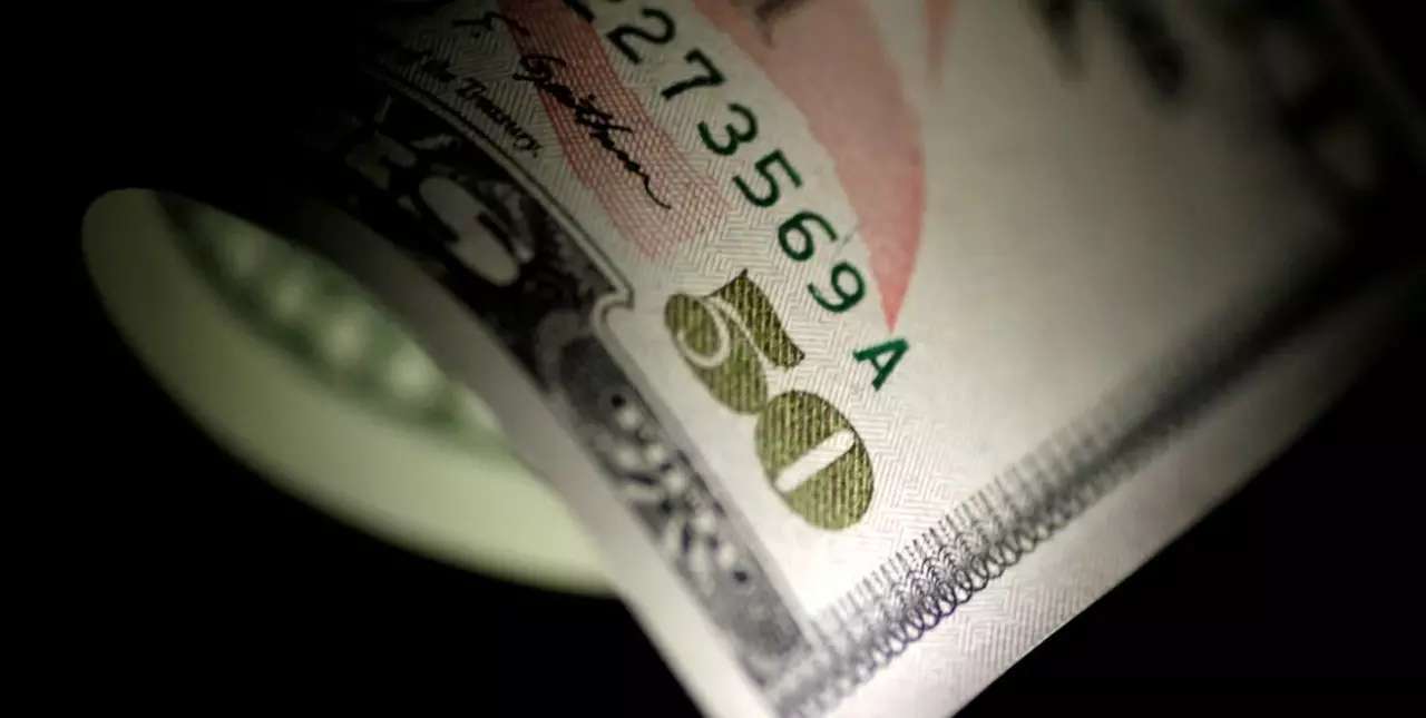 El dólar “blue” volvió a su precio récord: a cuánto se vende este martes