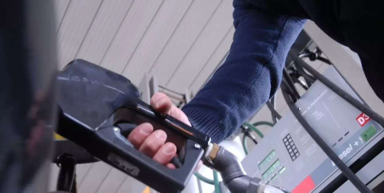 El Gobierno nacional volvió a postergar la suba del impuesto a los combustibles