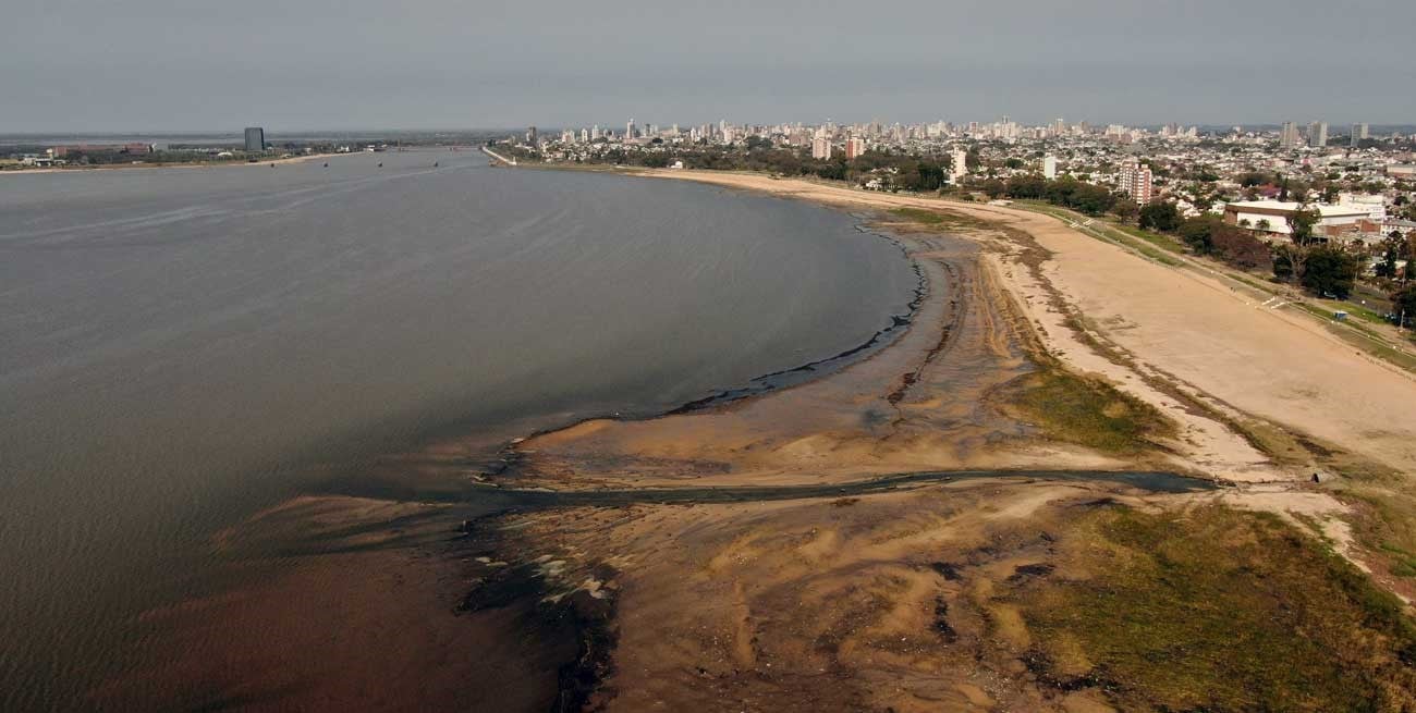 Más de 70 ciudades vierten sus efluentes en el río Paraná, en su mayoría sin tratar