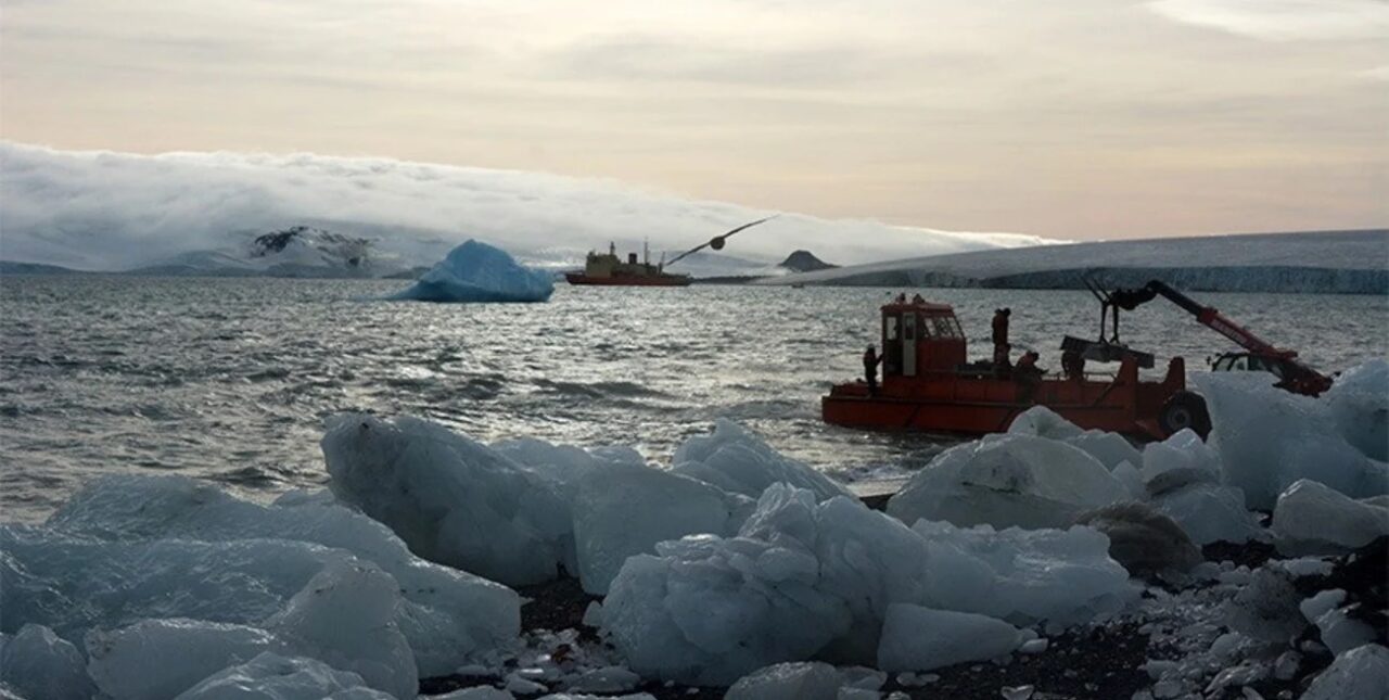 Antártida: el rompehielos ARA “Almirante Irízar” y una travesía que marca soberanía nacional
