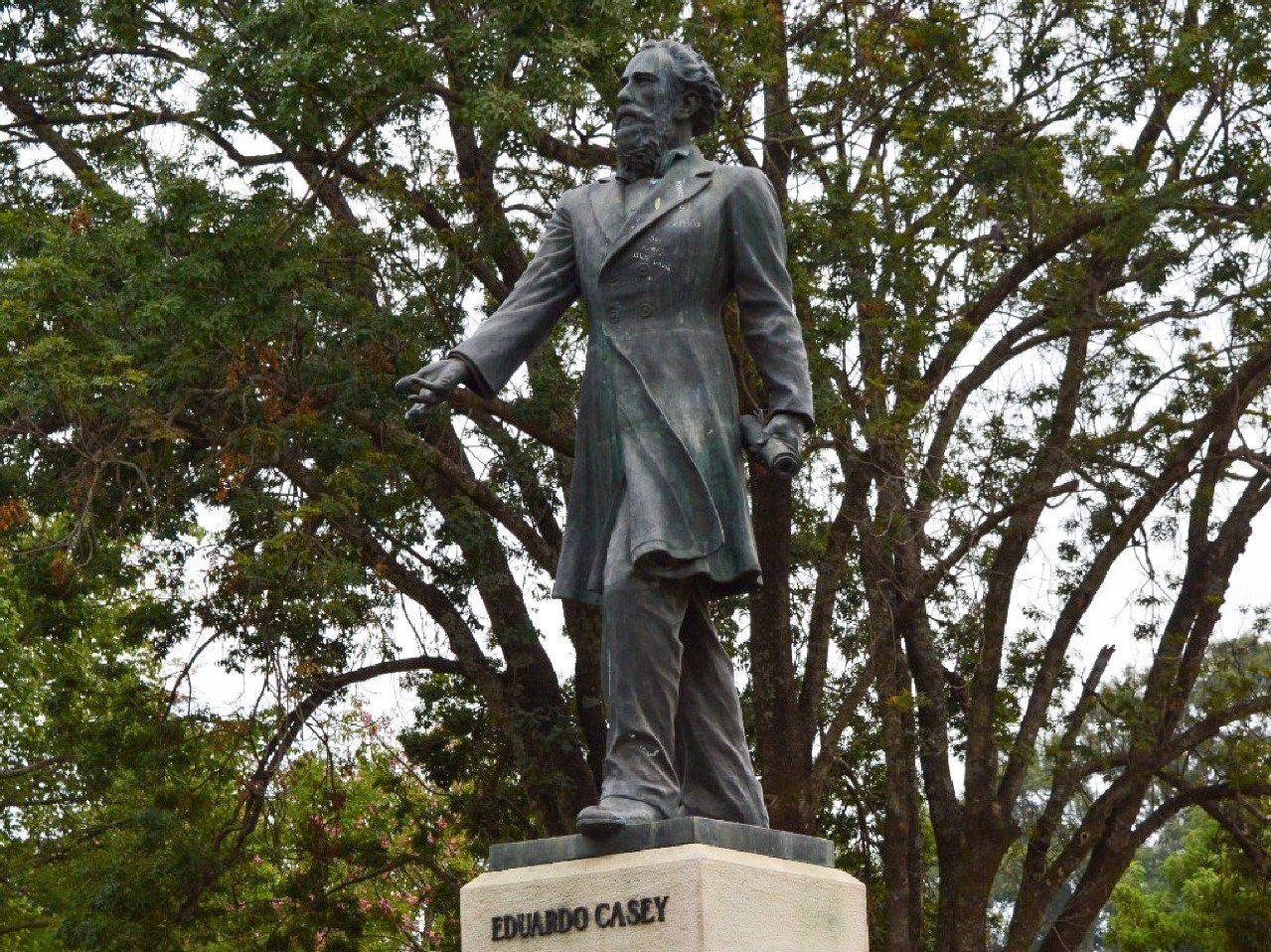 Monumento en homenaje a Casey, en la plaza San Martín de Venado Tuerto.