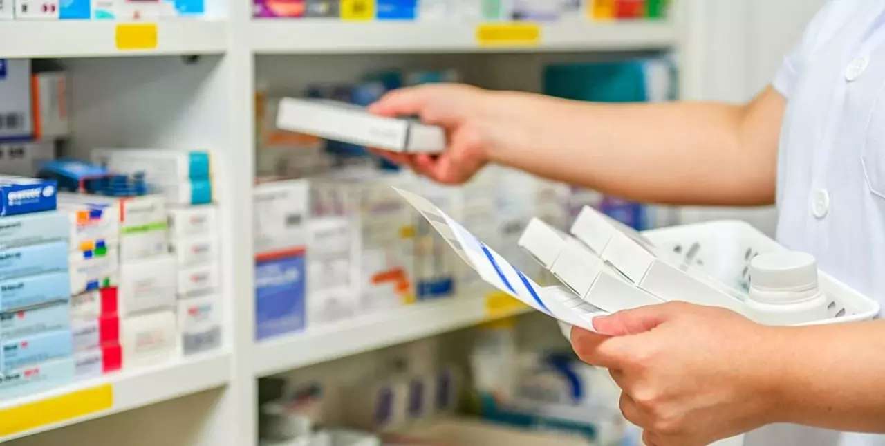 La medida busca garantizar la seguridad y eficacia de los productos farmacéuticos disponibles para el público.