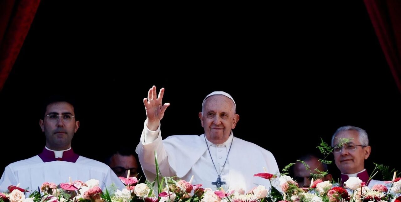 Con el eje en las guerras, el Papa Francisco brindó su mensaje de Pascua