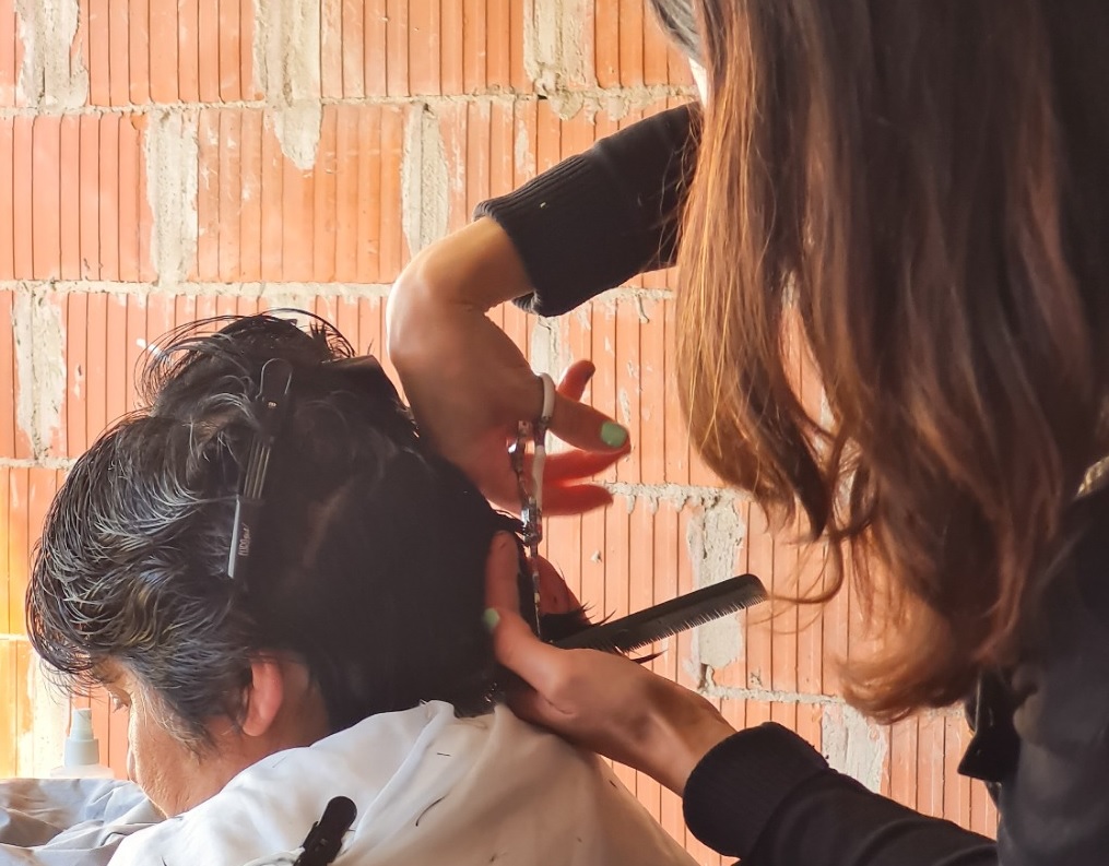 Tijeras Solidarias: el lunes, los cortes de pelo gratuitos se trasladan al barrio Iturbide