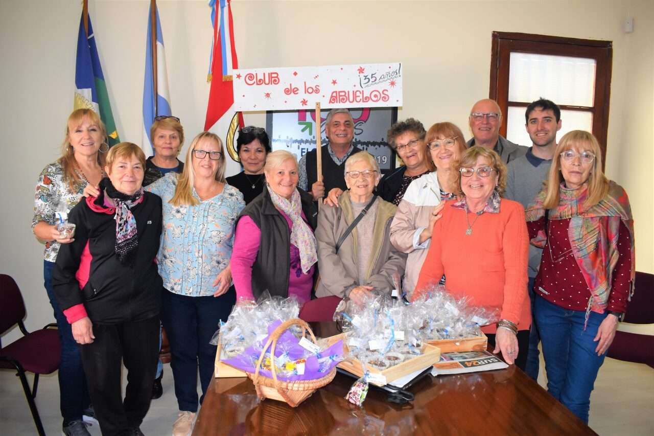 El Club de los Abuelos de Elortondo celebra su 35º aniversario
