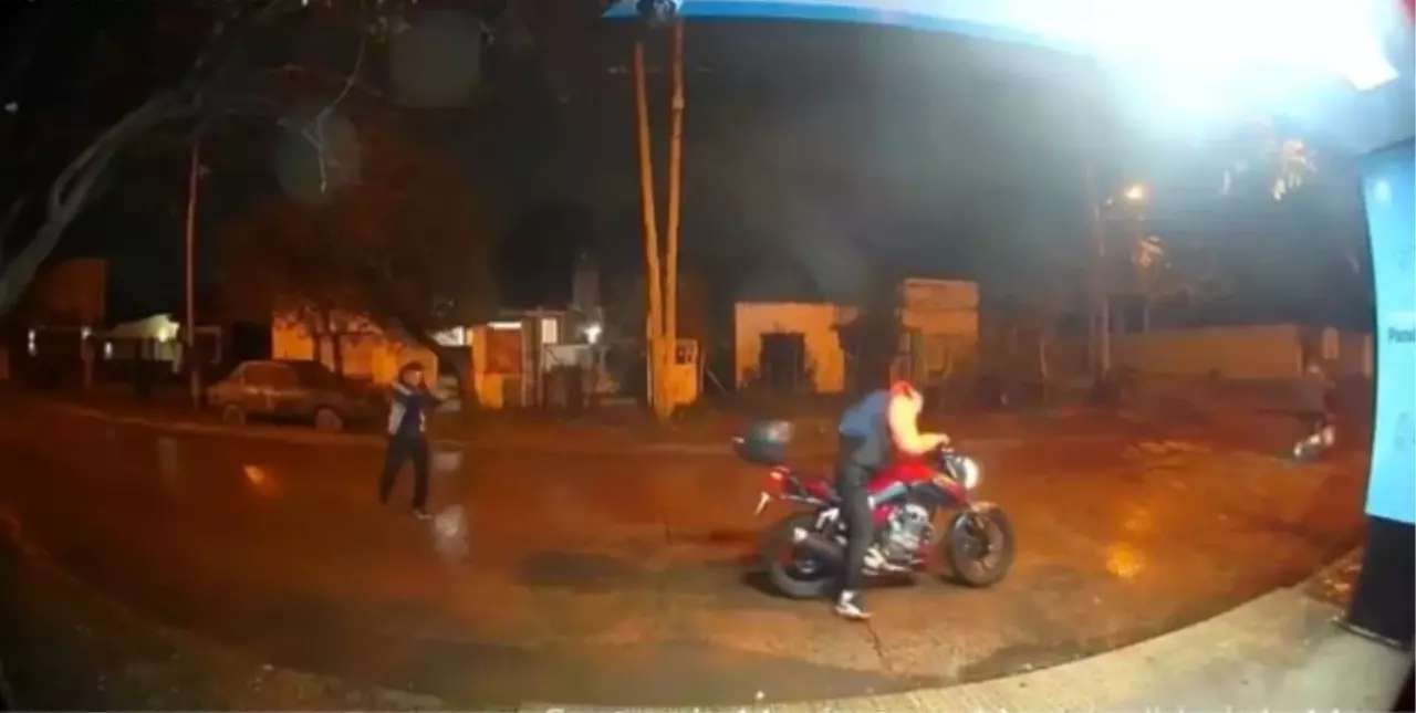 Un policía de civil mató a un motochorro que intentó robarle en Moreno