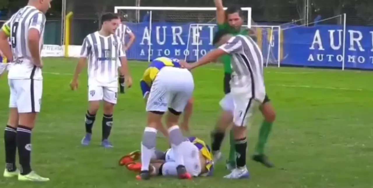 Video: brutal patada a un rival que estaba en el piso en una liga del sur provincial
