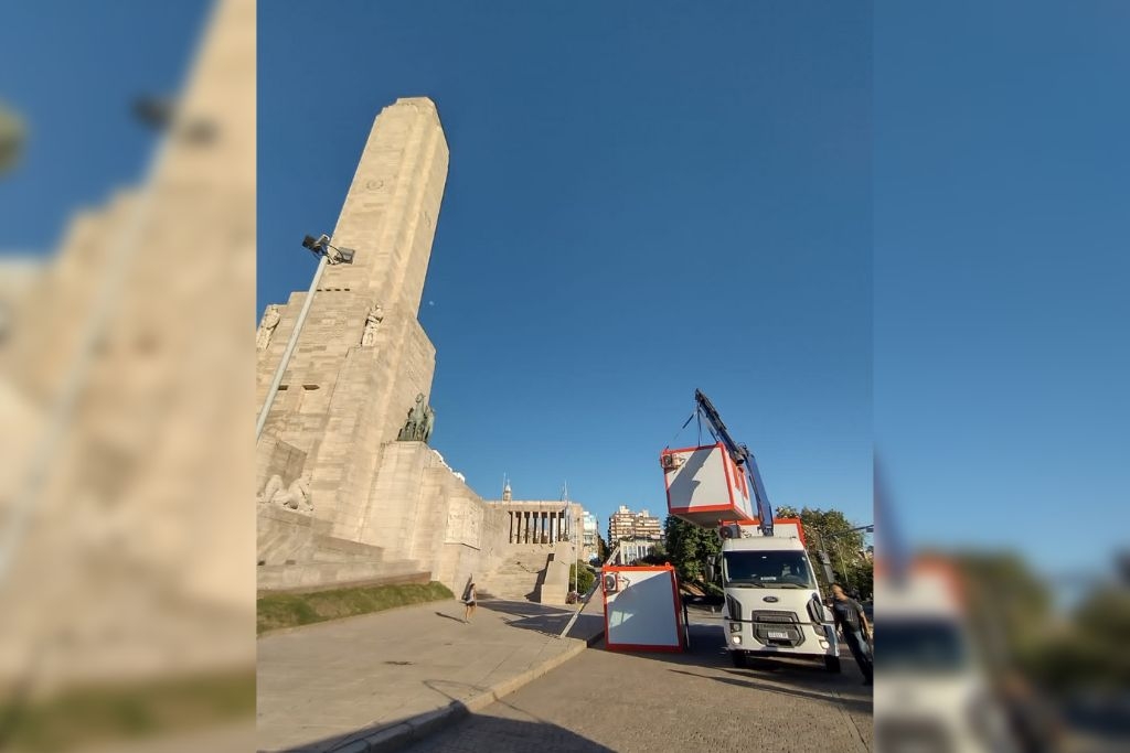 Se bajan del andamio: las obras en el Monumento a la Bandera a punto de frenarse por falta de pago