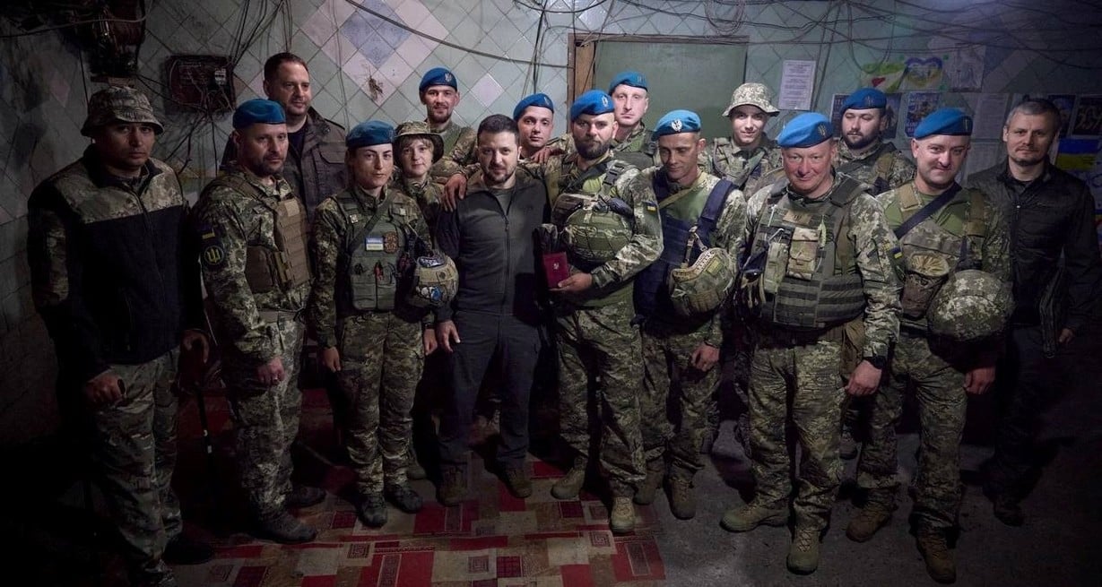 Volodimir Zelenski visitó el frente este de la guerra entre Ucrania y Rusia