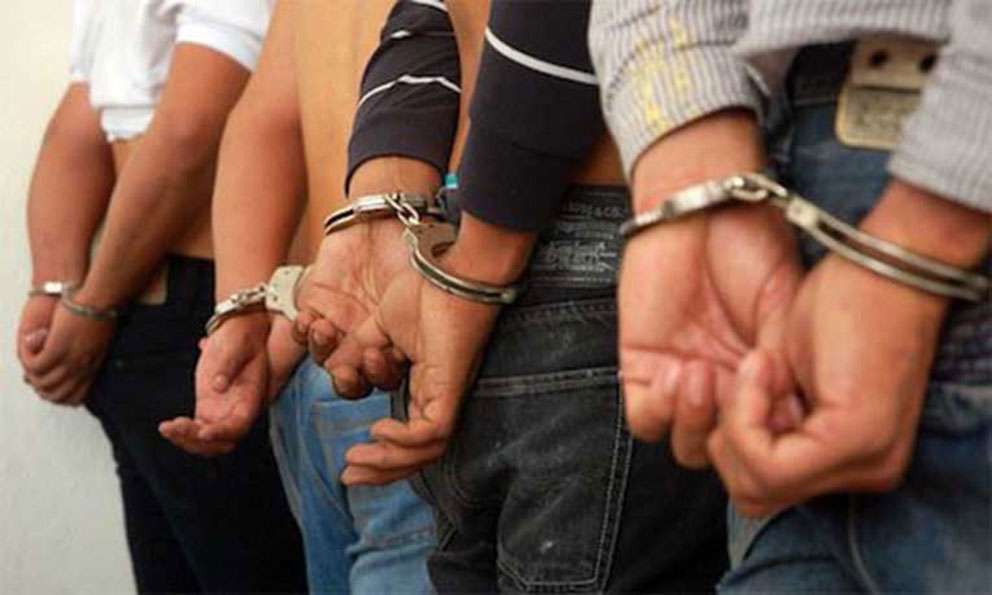 Cinco jóvenes intentaron robar en un comercio y terminaron detenidos