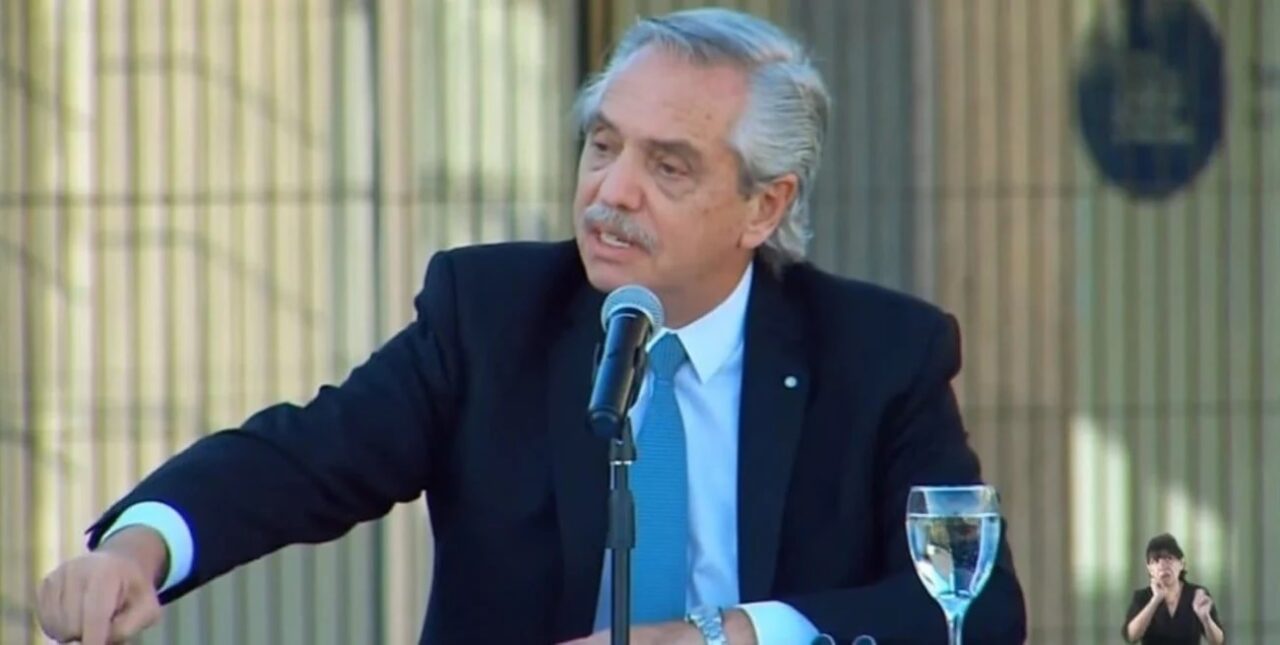 Alberto Fernández calificó a Milei de “energúmeno” y aseguró que el oficialismo “no está muerto”