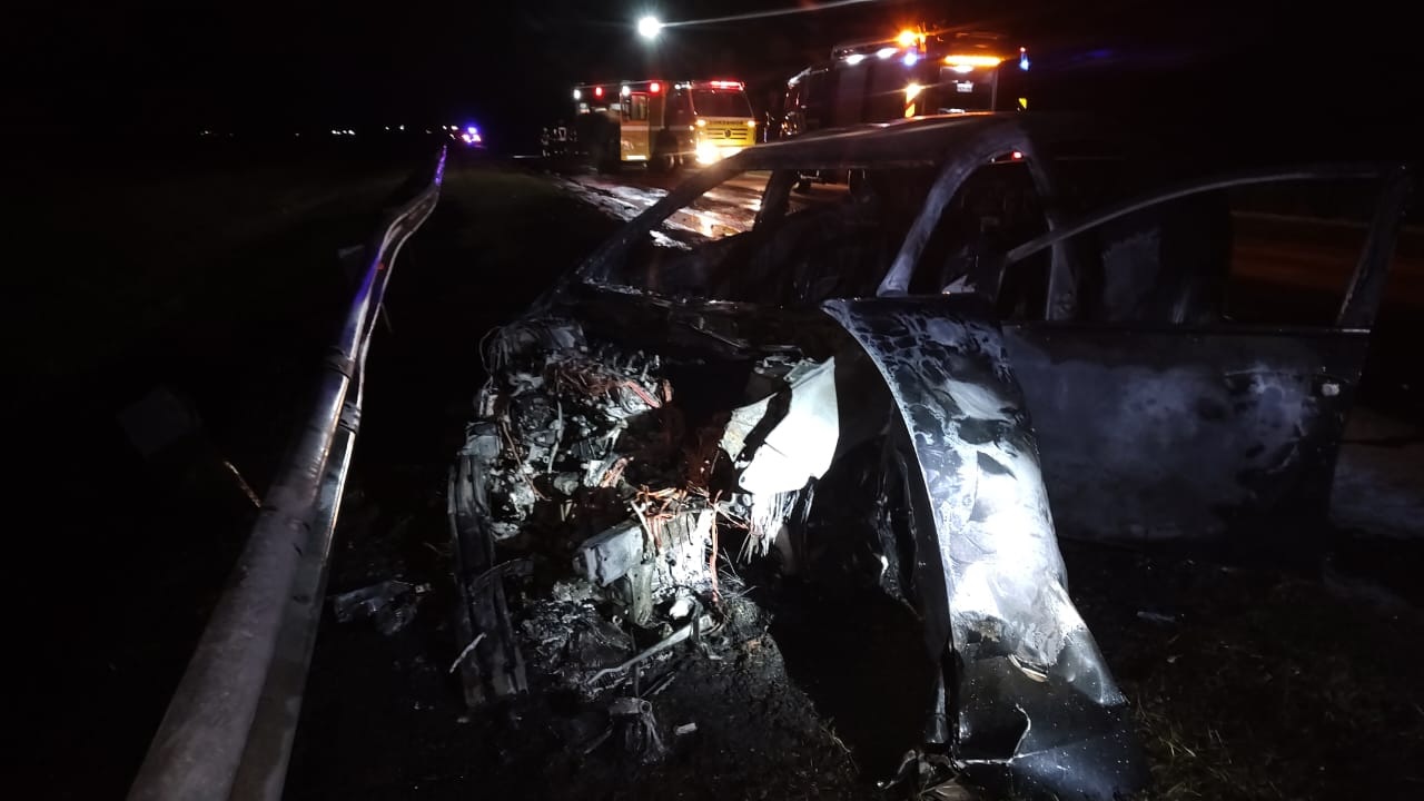 Murphy: accidente múltiple sobre ruta 33, con un auto incendiado y dos heridos
