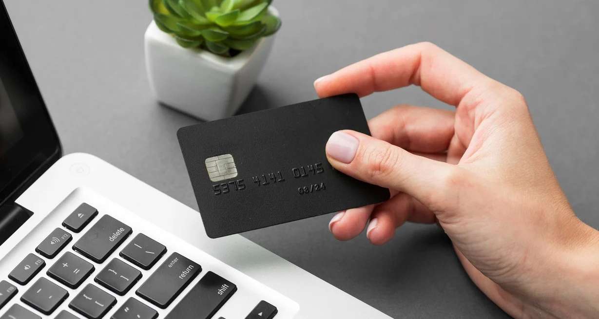 Desde Economía anuncian que se modificarán los límites de compra con tarjetas de crédito